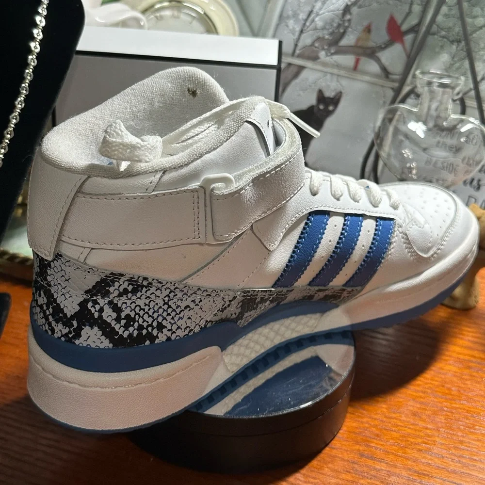Adidas White and Blue Striped Sneakers 9 1/2 Women’s NWOT
